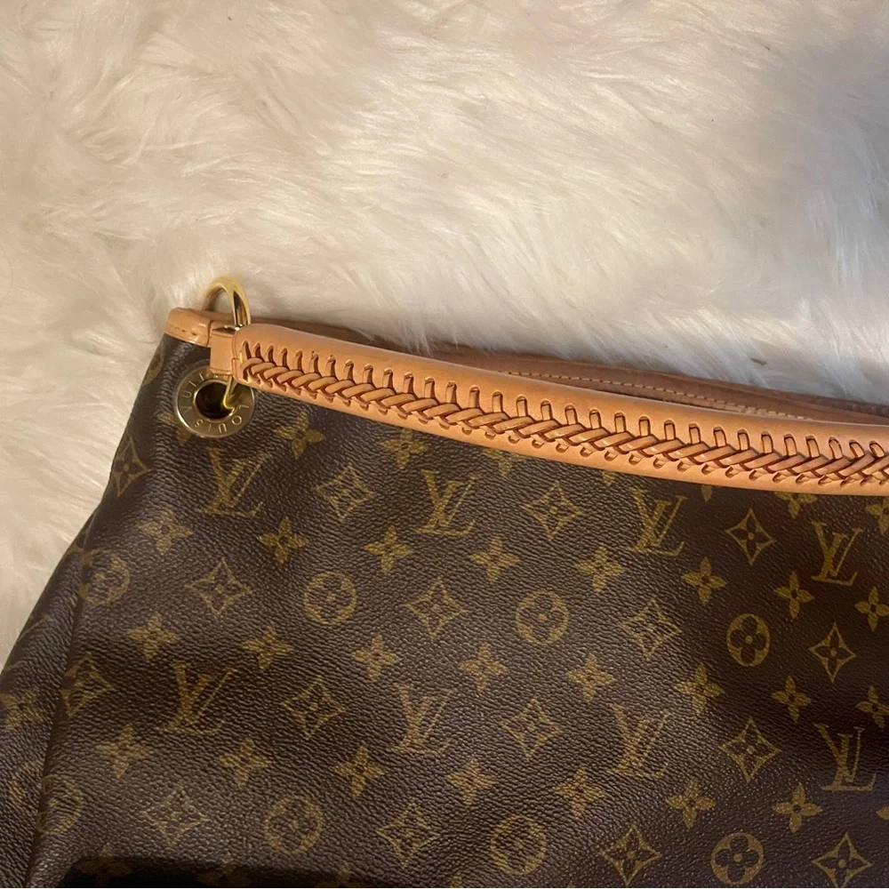 Woman’s Bag - Picture 9 of 15